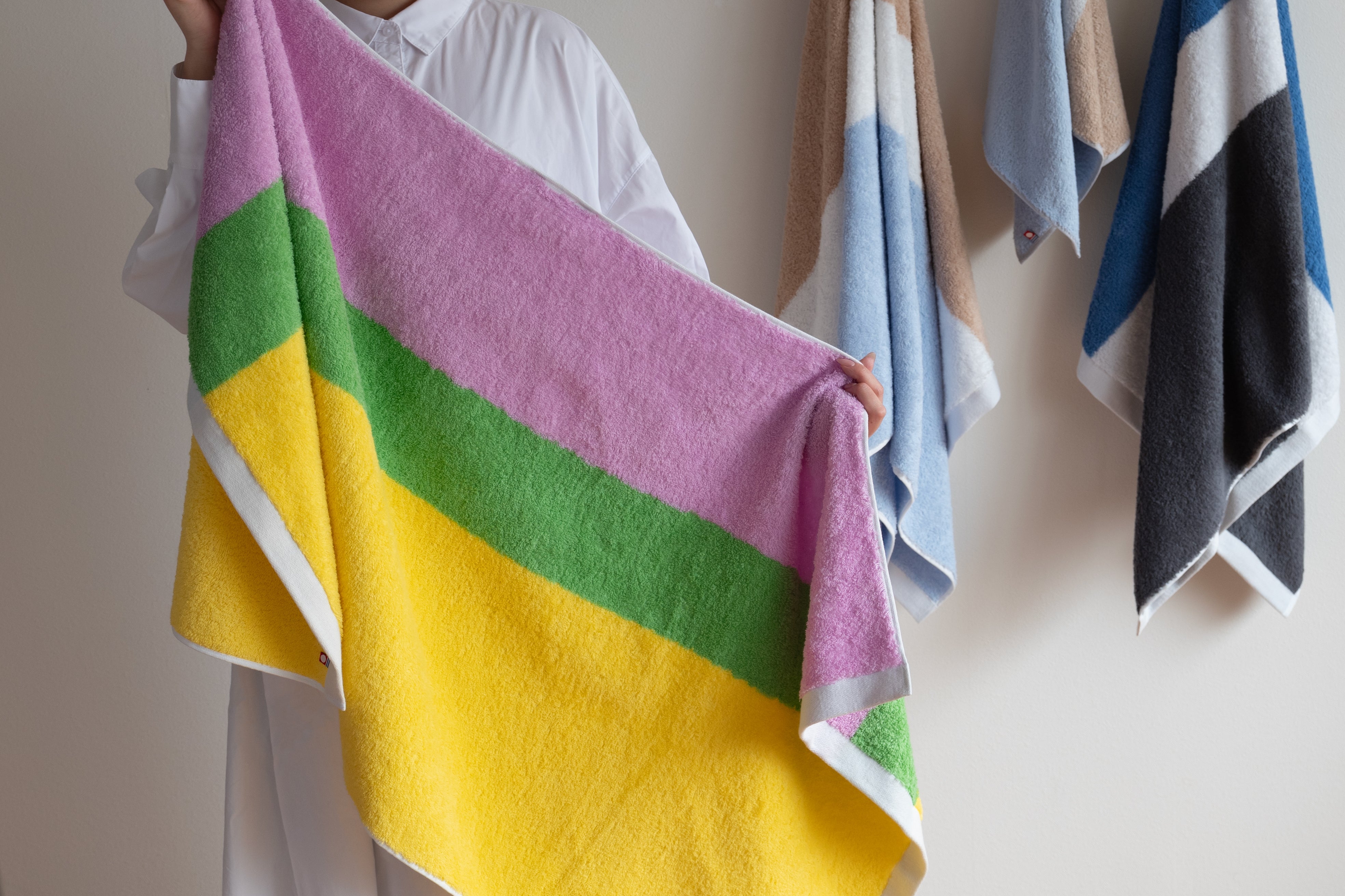 色に包まれる、いろはバスタオル– Mustakivi