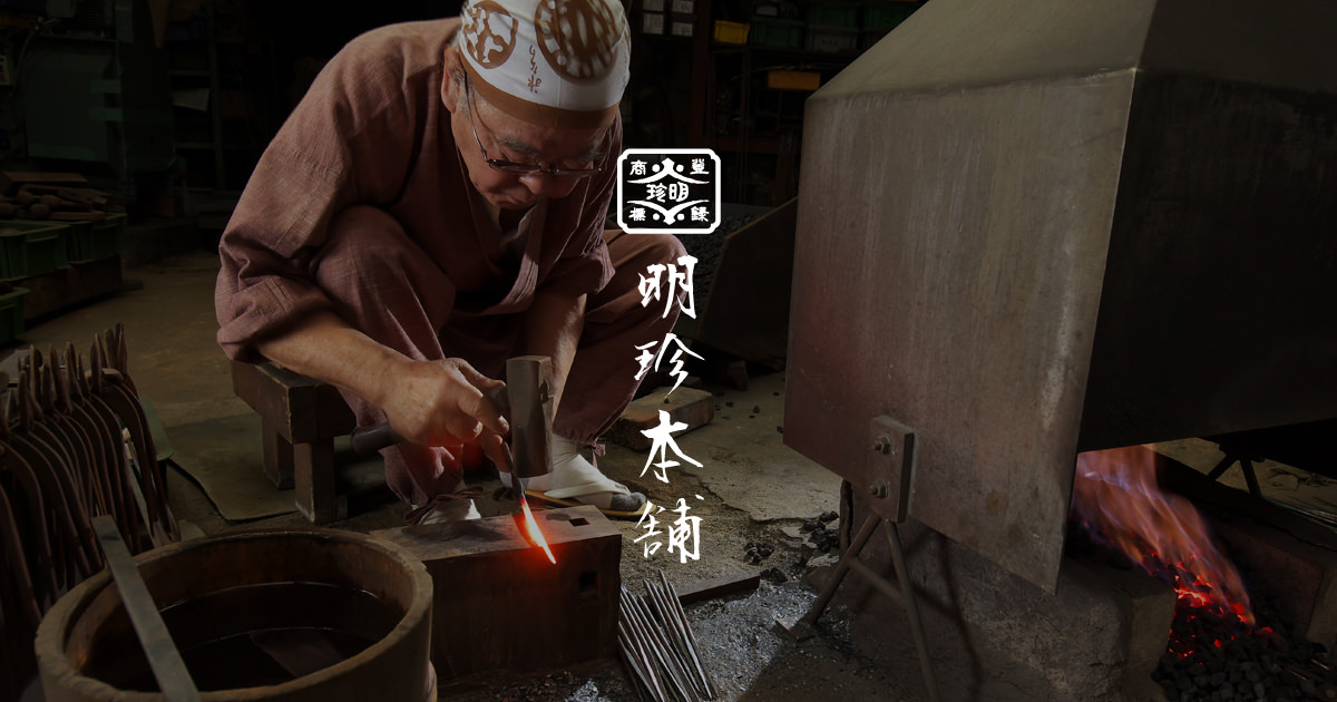 たたら場の鉄－玉鋼 | 【公式】火箸風鈴の明珍本舗
