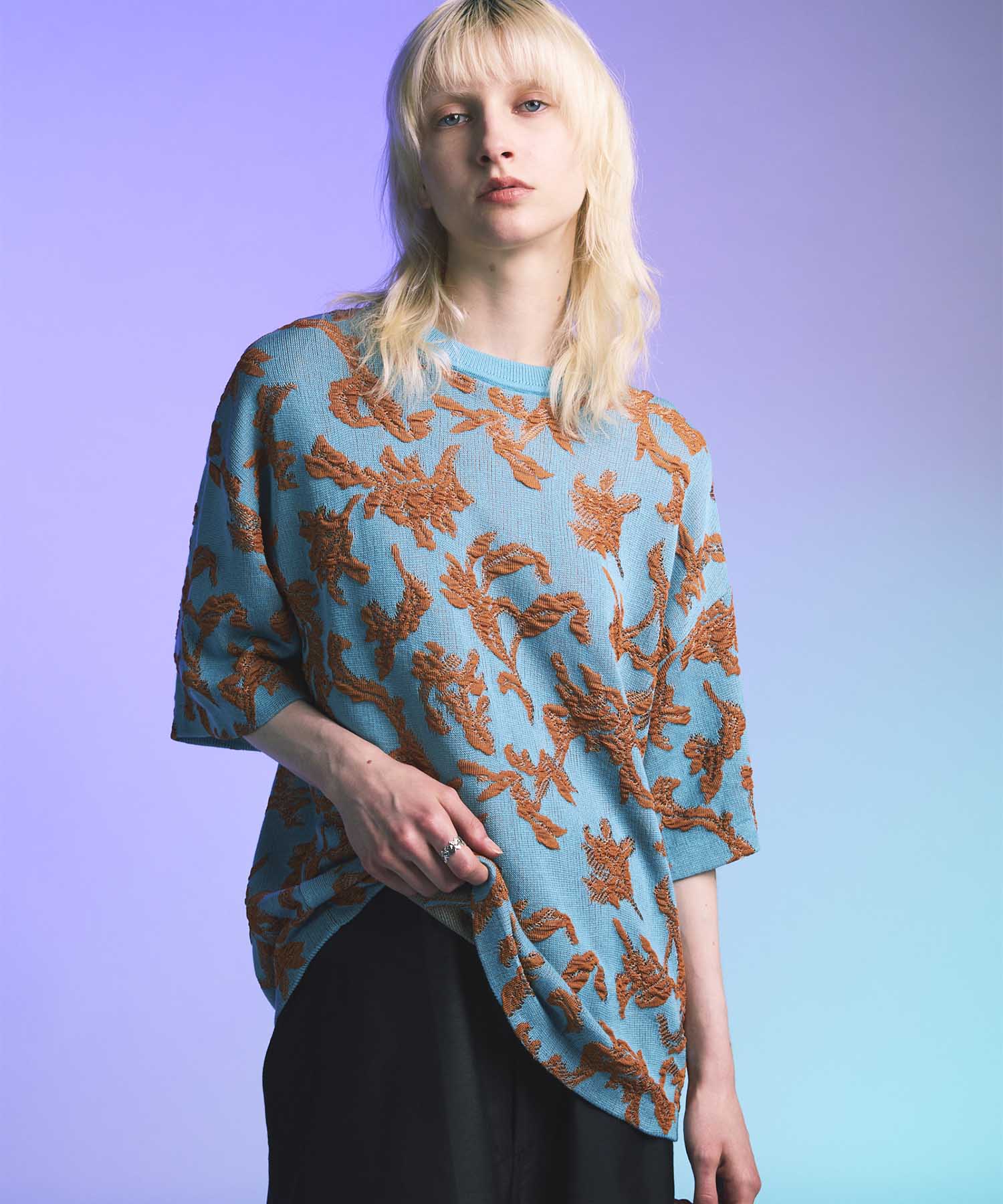 Prime-Over Flower blister Short Sleeve Crew Neck Knit T-Shirt