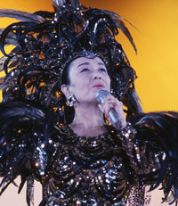 芽瑠璃堂 ＞ 美空ひばり、東京ドーム「不死鳥コンサート」から30年の