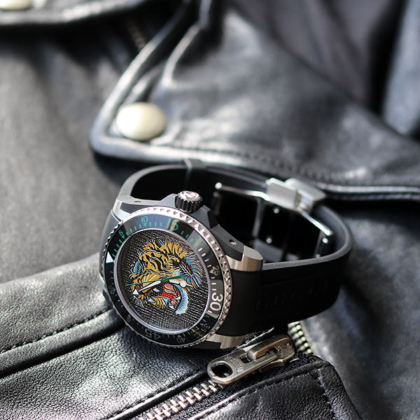 GUCCI】ダイアルに、タイガー（虎）モチーフが描かれており、グッチ