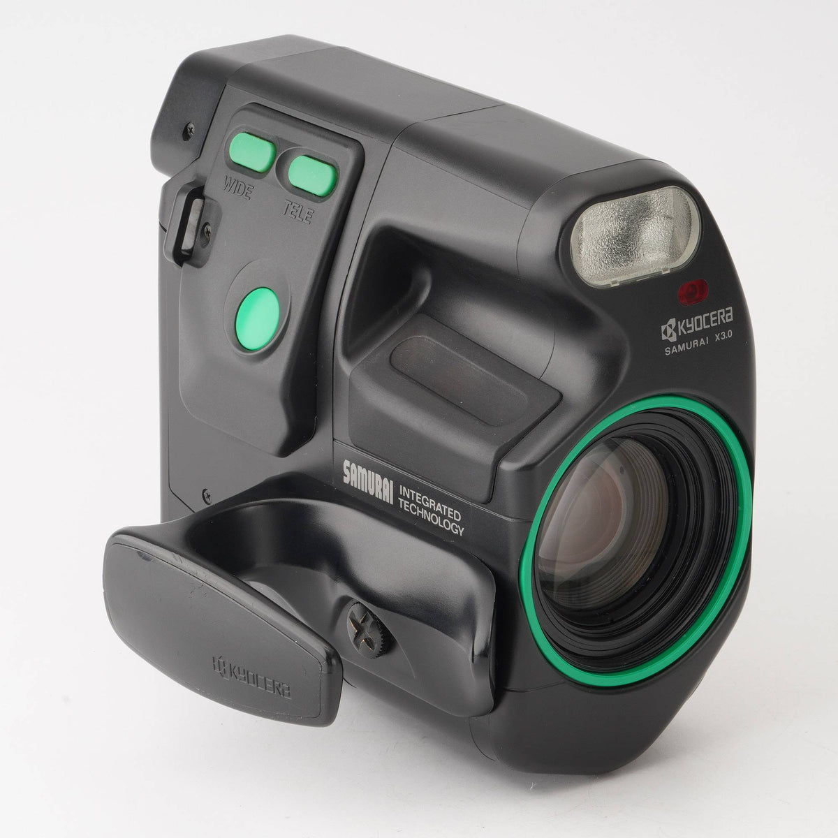 Kyocera SAMURAI X3.0 グリーン / AF ZOOM 25-75mm F3.5-4.3 – Natural