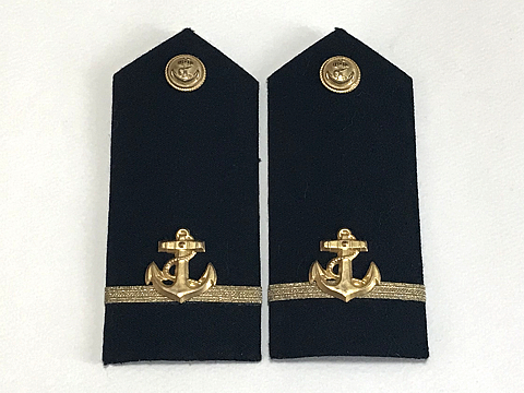 幹部候補生の肩章: 桜と錨の気ままなブログ