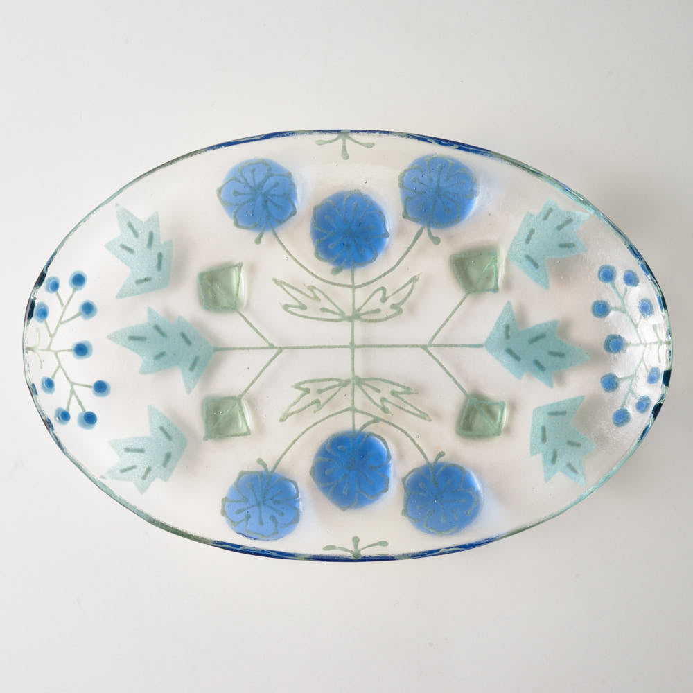 ガラス作家 沖知江子 植物紋 楕円皿 大 青 ¥9,900 大人の焼き物