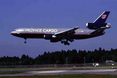 ユナイテッド航空 旧塗装 DC-10-30F N1859U 成田空港 1999年8月18日