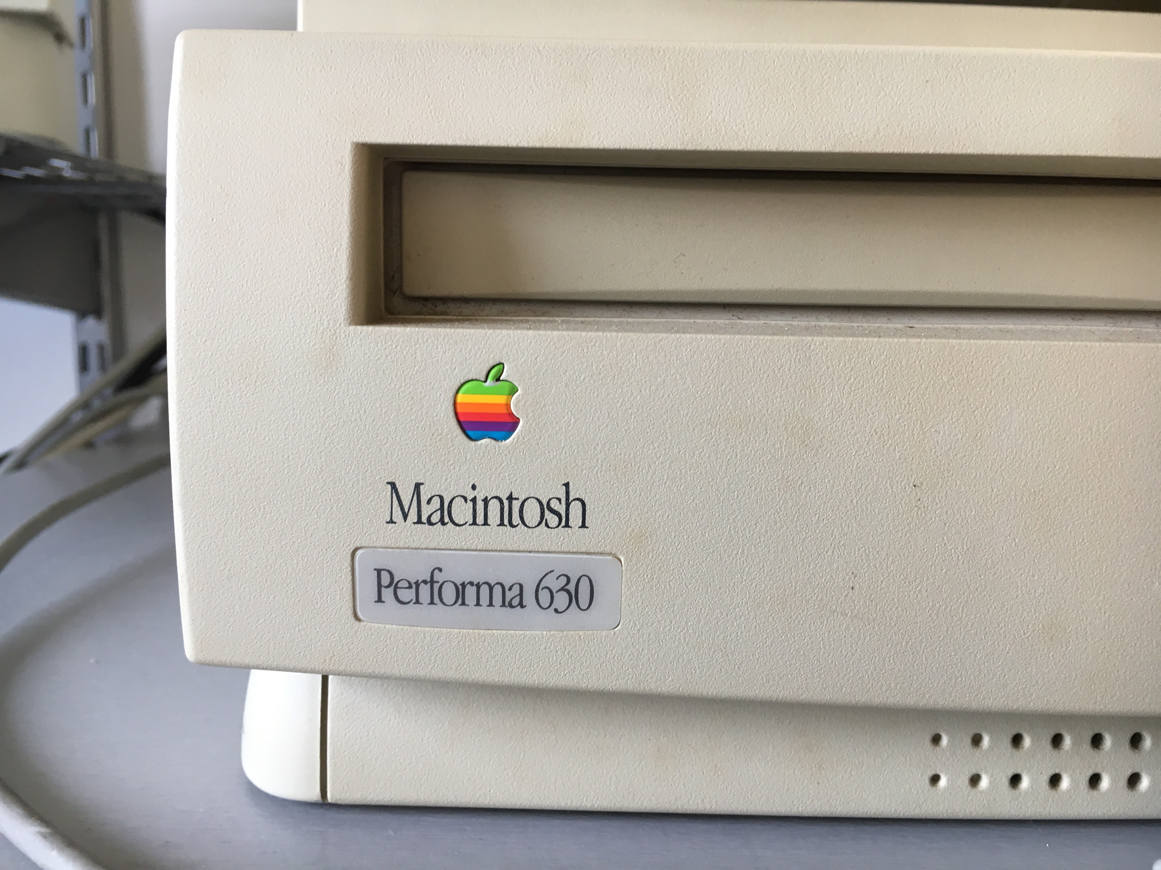 Macintosh Performa 630 – Never trust a computer you can't lift!