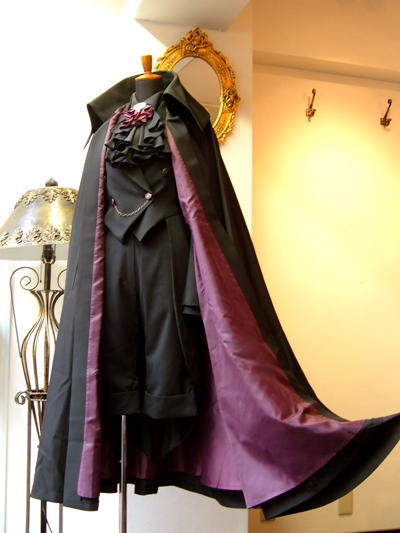 シーズン到来・定番 コウモリ衿ロングマント入荷 | choice closet