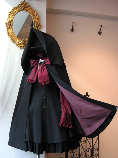 再入荷：フードミニマント 黒×裏地青 入荷！ | choice closet