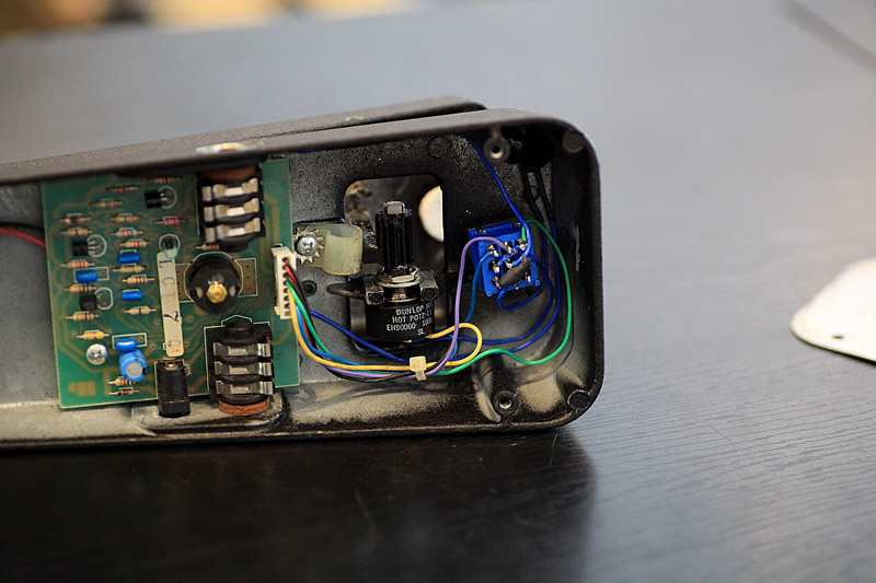 01月15日 – Jim Dunlop GCB-95 Crybaby トゥルーバイパス改造 LEDを