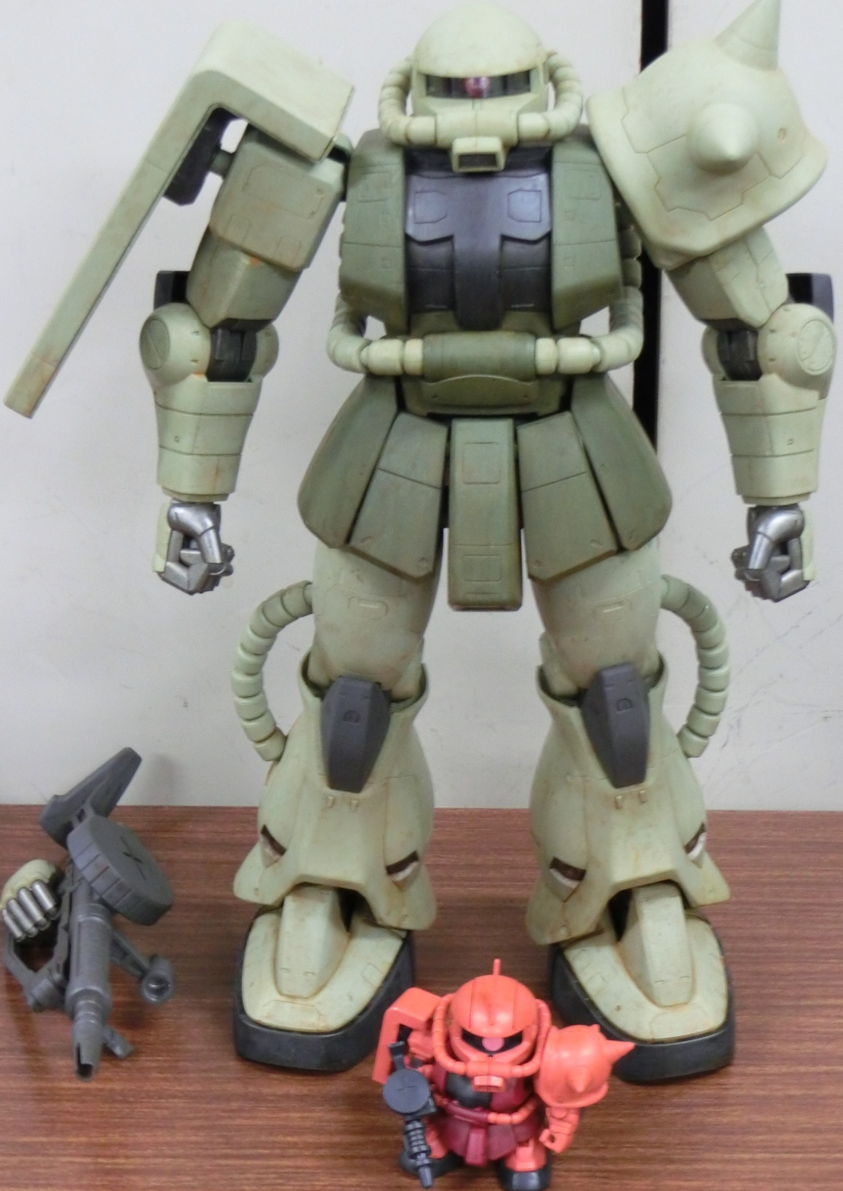 バンダイ 1/48 メガサイズモデル 量産型ザク | モデログラード：模型と