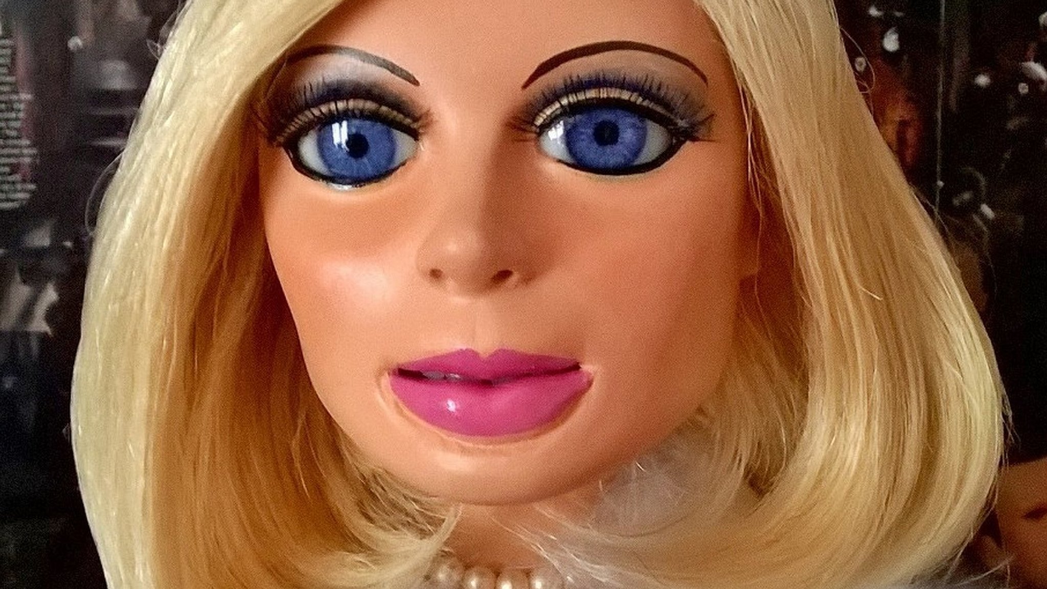 Thunderbirds puppet Lady Penelope in charity auction - BBC News