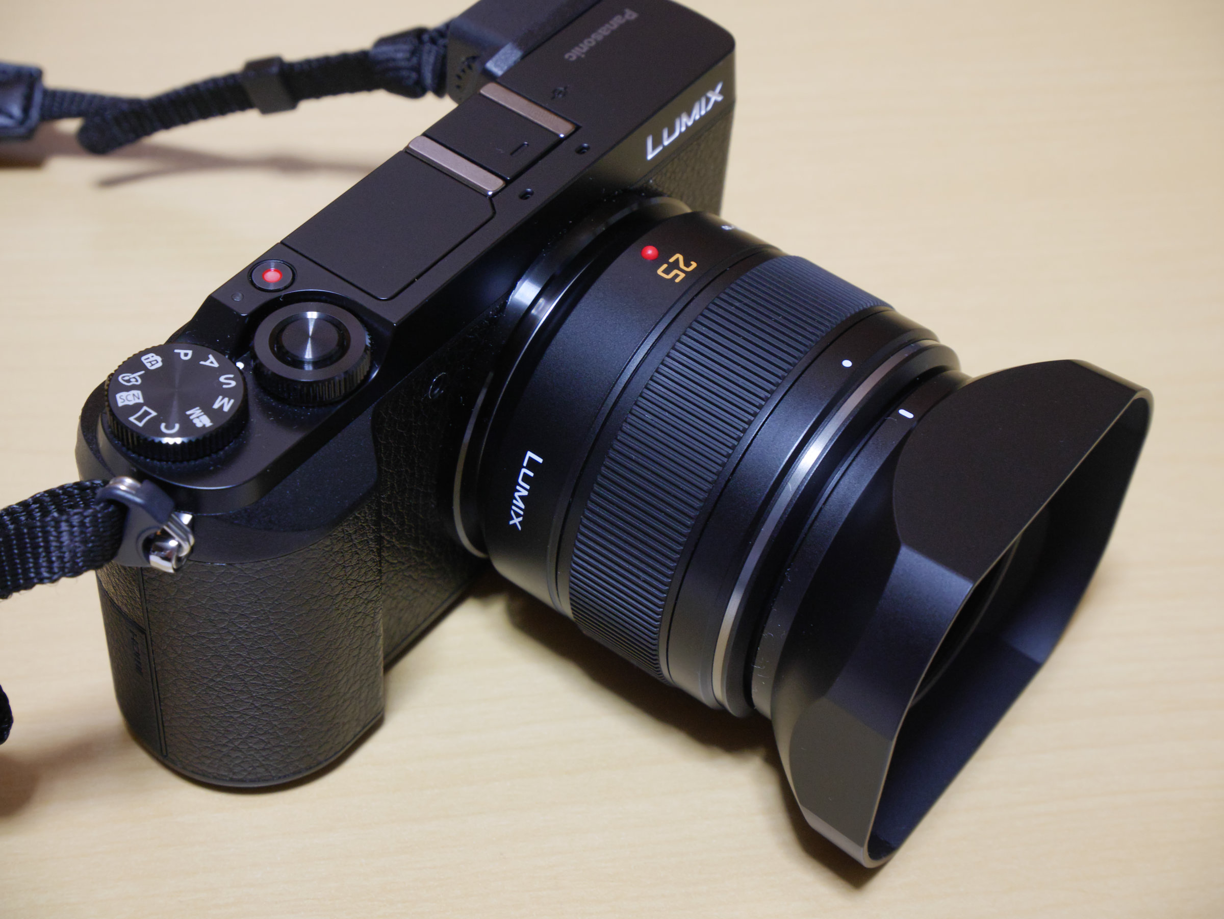 GX7MK2 と LEICA DG SUMMILUX 25mm/F1.4 と フード - photoいろ メモリーズ