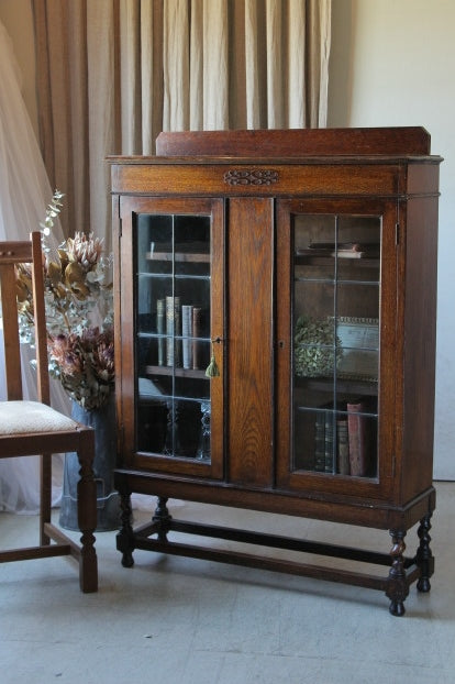 格子ガラスが魅力的なブックシェルフ（本棚） イギリスアンティーク