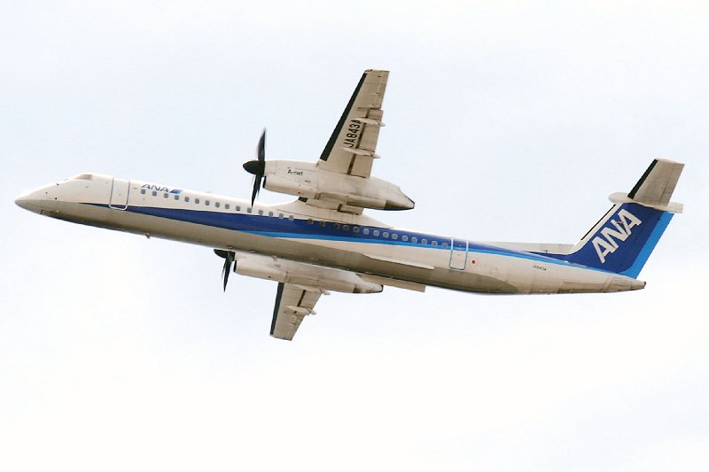 電子版】ANA機、主翼15cm剥離で欠航 根室中標津行きボンバルディアDHC8