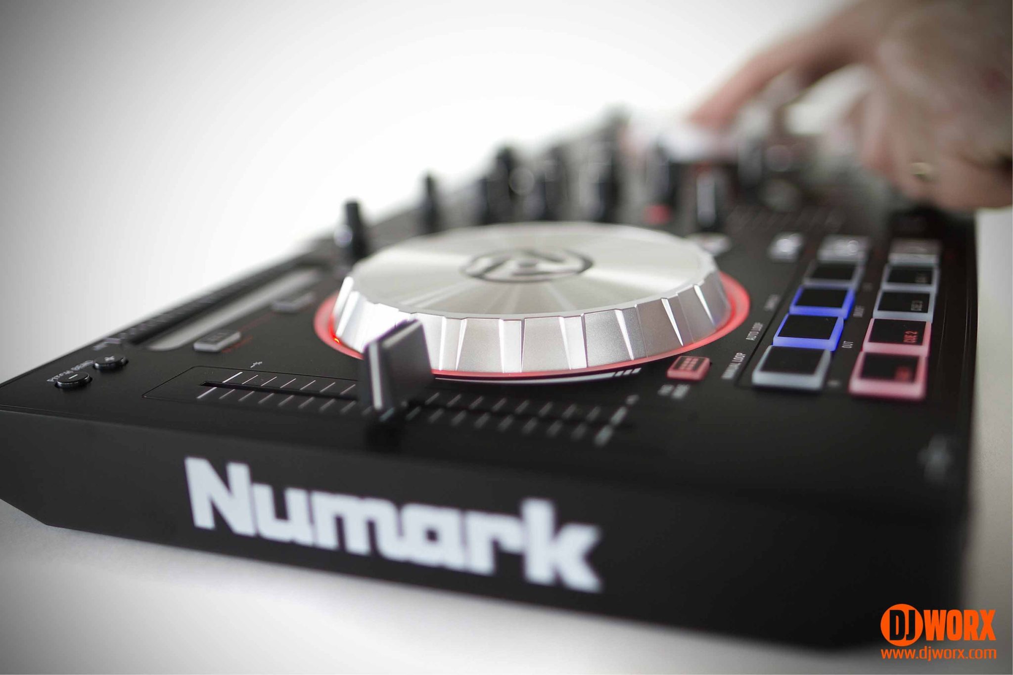 REVIEW: Numark Mixtrack Pro 3 Controller