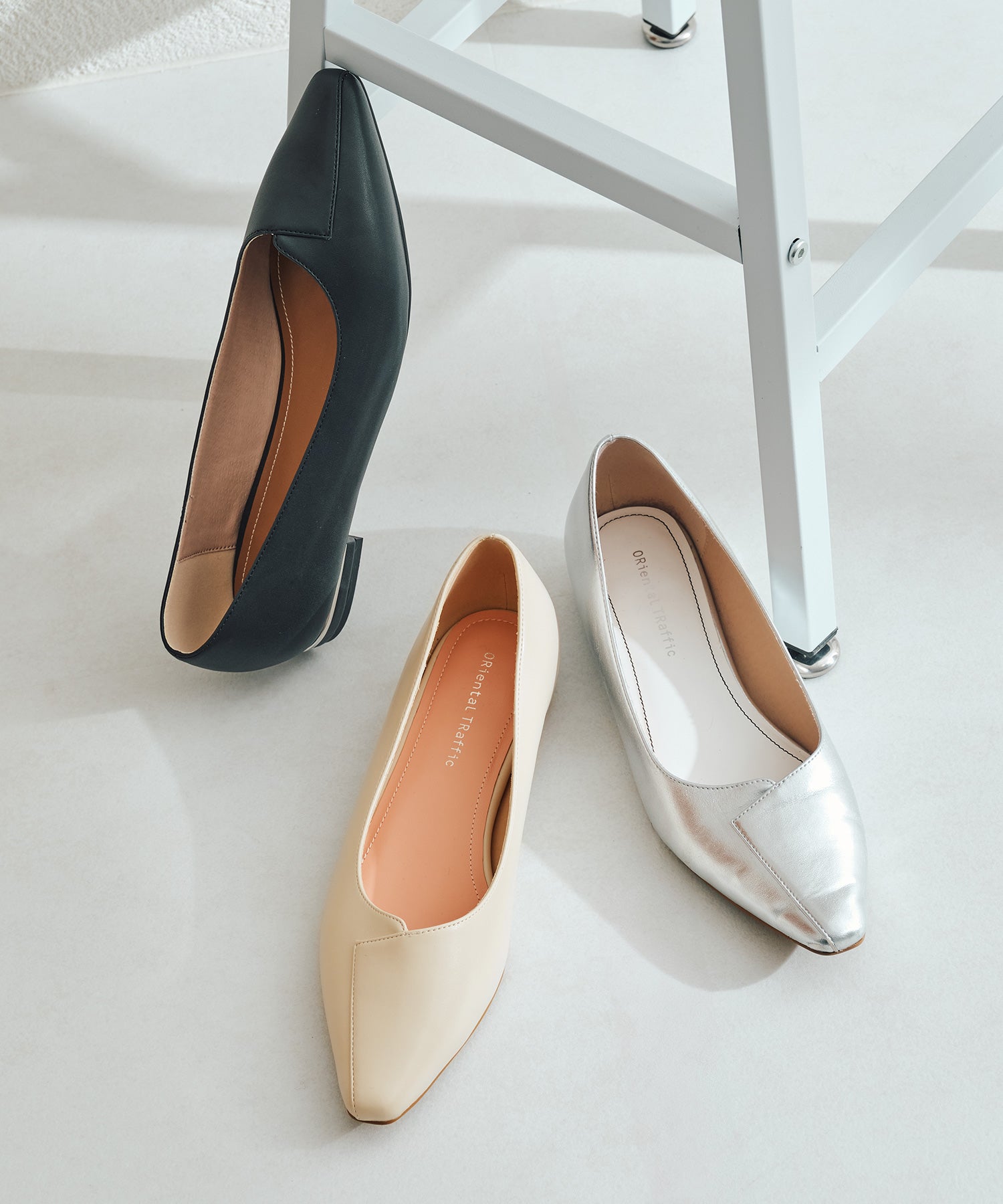 WEB限定】アシンメトリーデザインフラットパンプス/55102