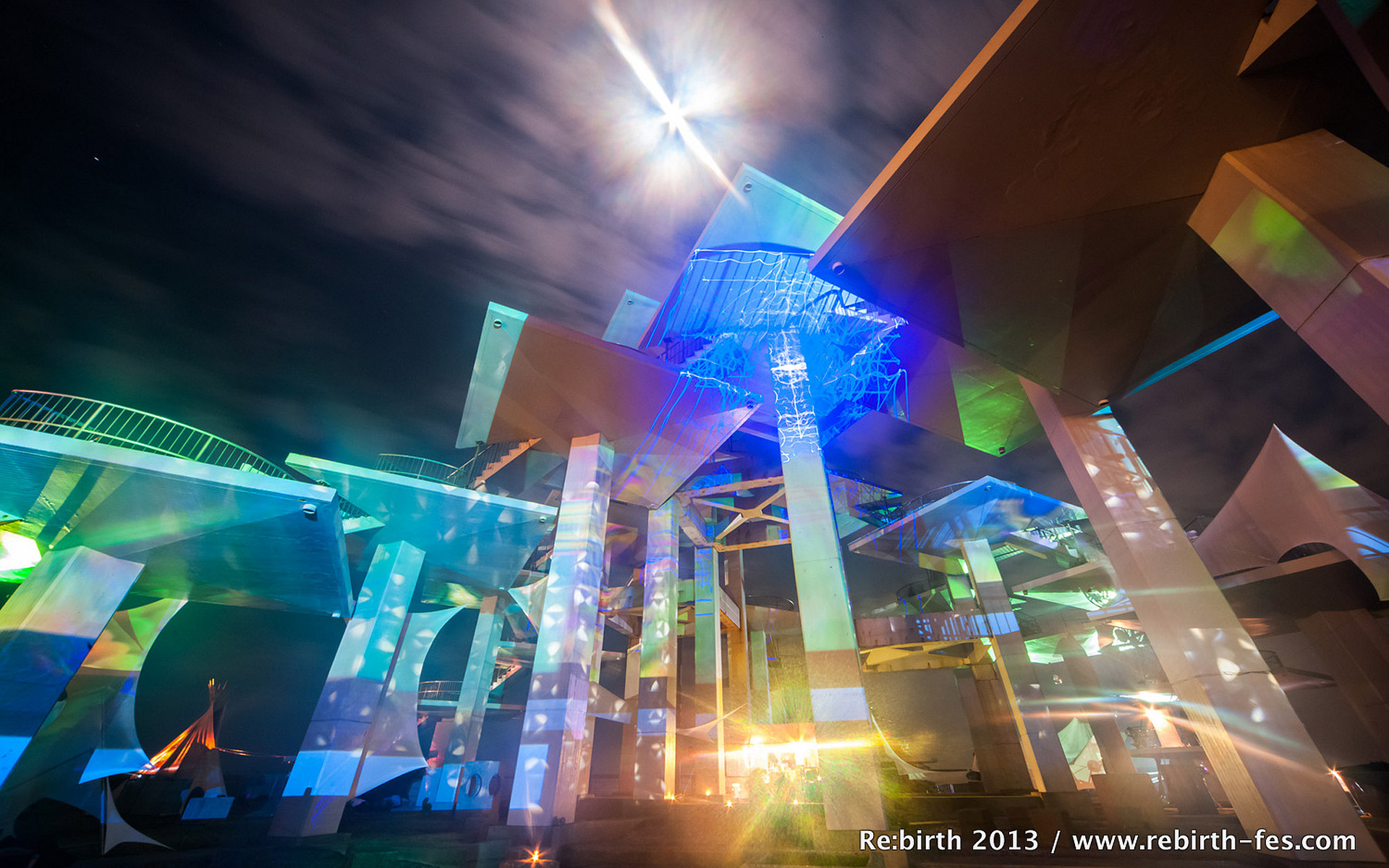 芸術的な展望台が光のアートのキャンバスに – 富津市.com