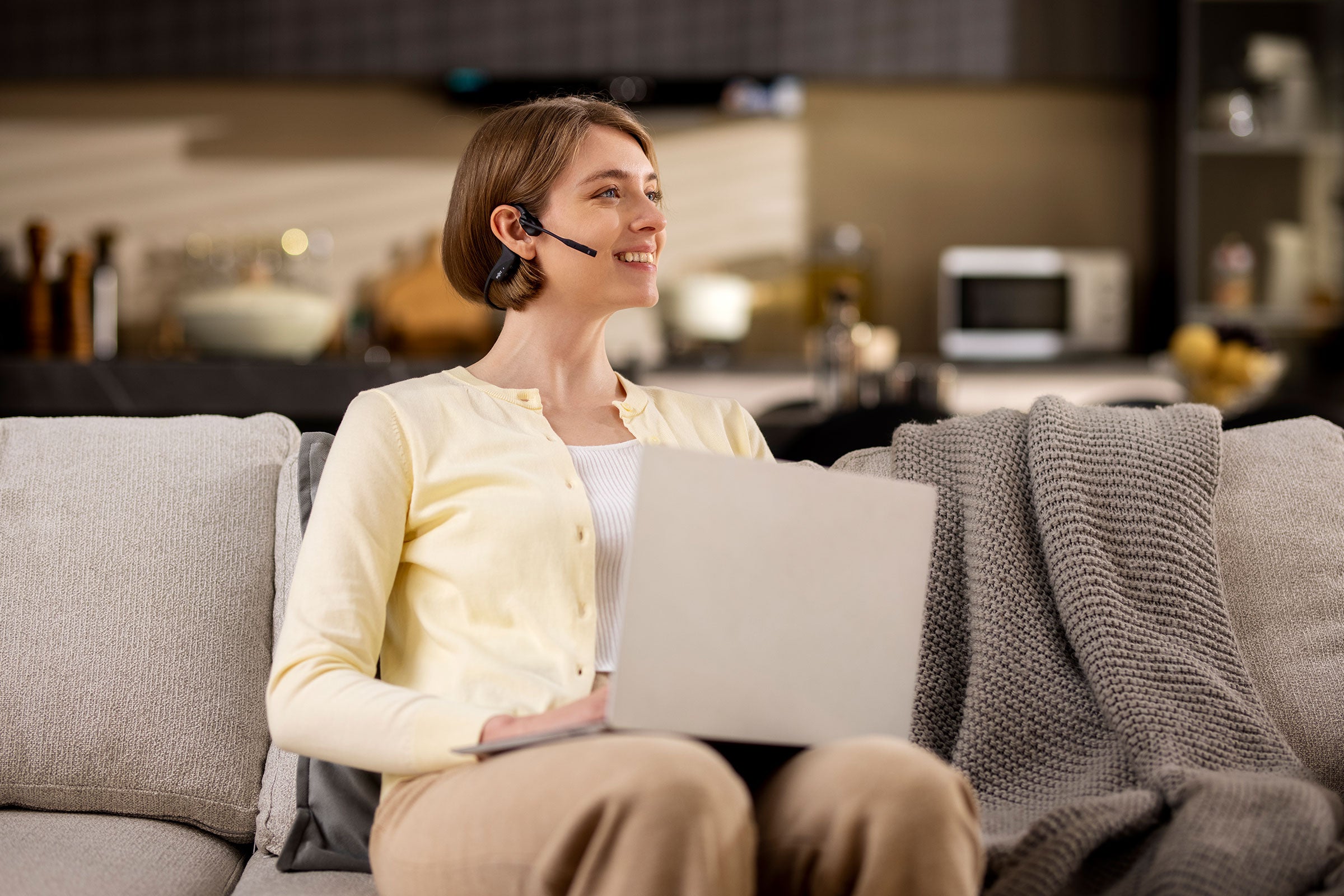 Shokz OpenComm2 UC | コミュニケーションに最適なビジネス用骨伝導