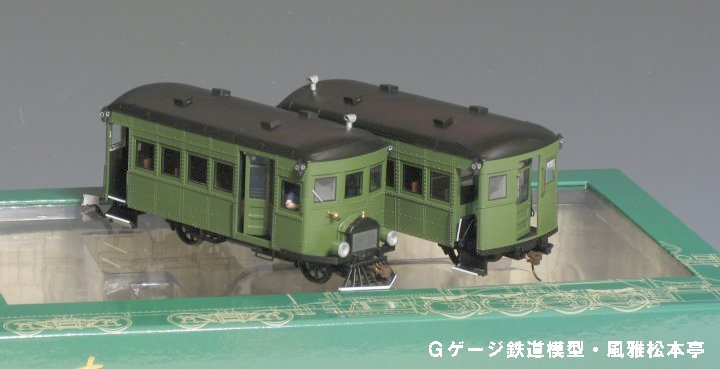 バックマン(Bachmann)の単端式気動車と客車(On30)
