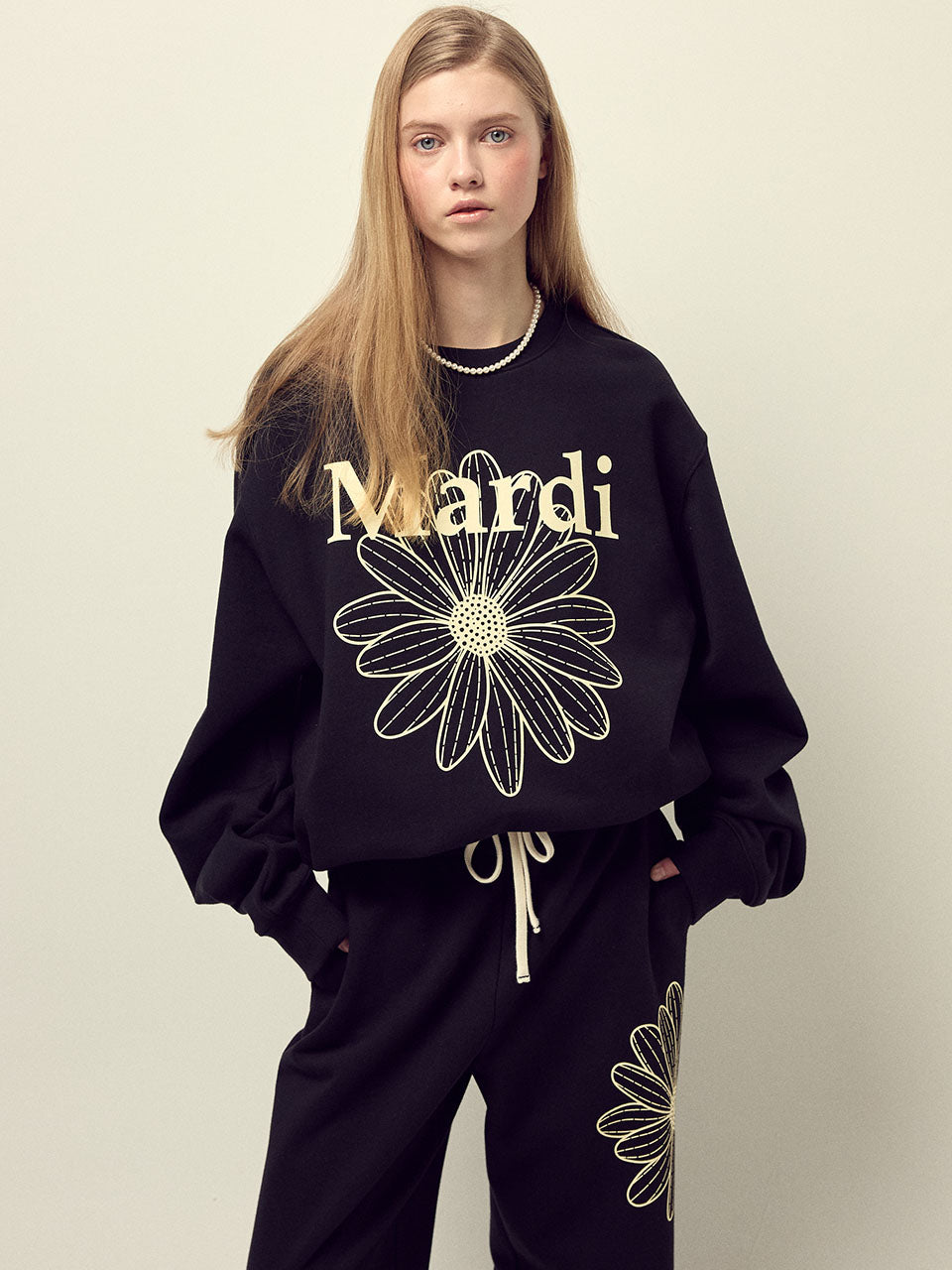 OVERSIZED SWEATSHIRT FLOWERMARDI_BLACK CREAM – Mardi Mercredi Global