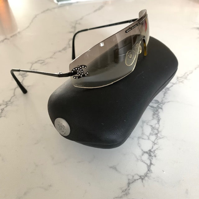 Chanel Y2K Rimless Gray Tinted Sunglasses – Ham Choi Market