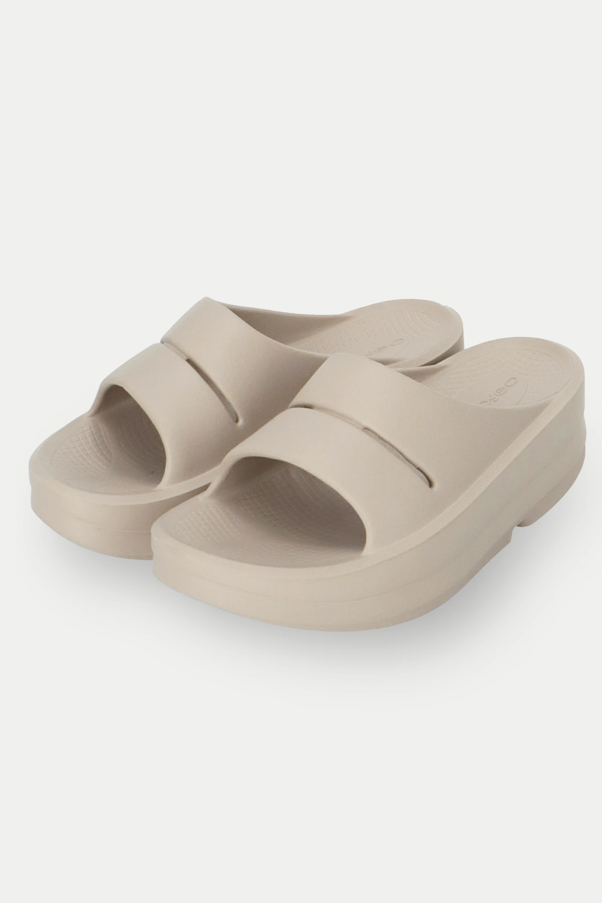 OOFOS（ウーフォス）｜Oomega Ooahh-Nomadアイテムの詳細 | GUESTLIST