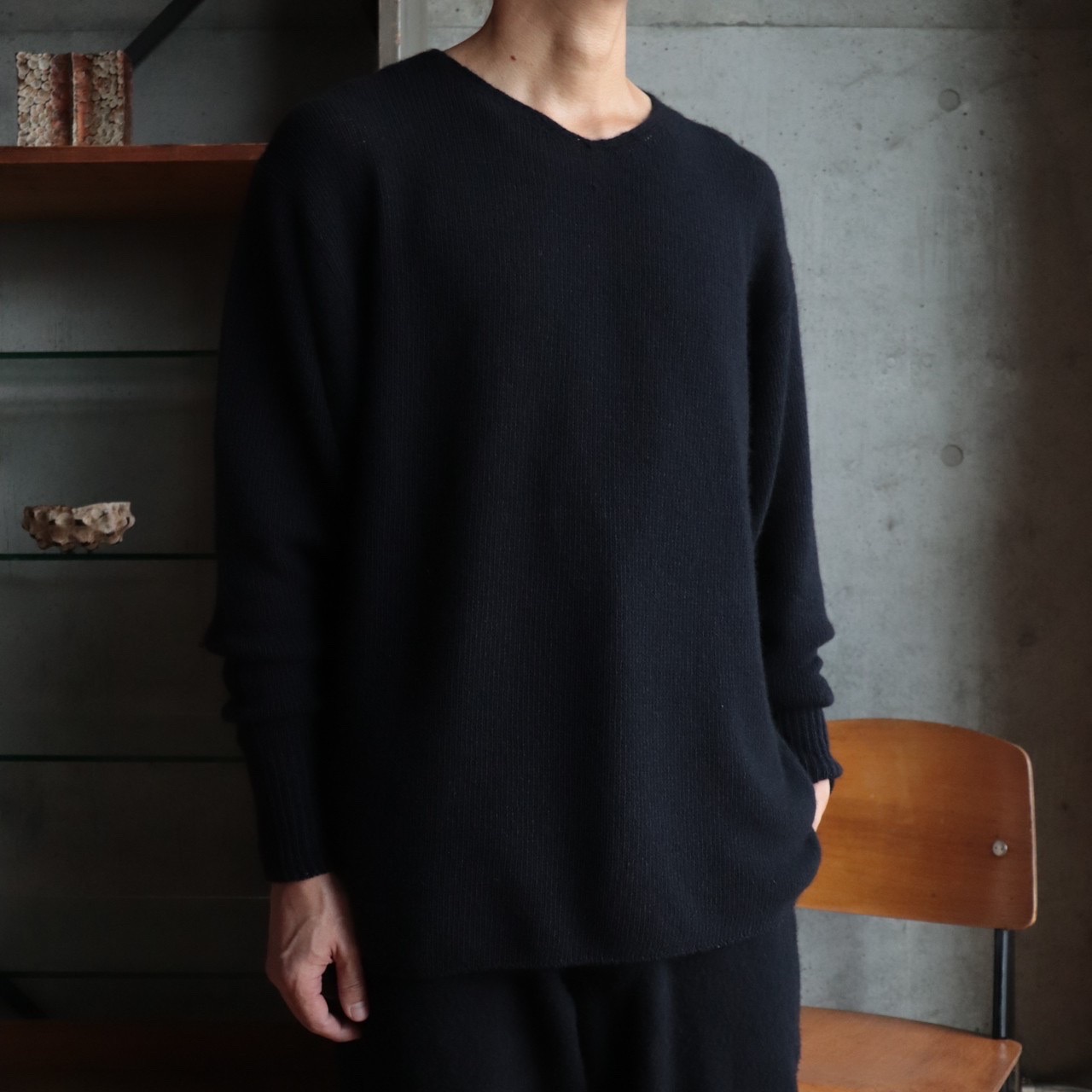 COMOLI / カシミヤが織りなす究極のミニマリズム。 | IDEAL