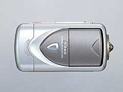 News：ニコン、回転レンズ方式の320万画素デジカメ