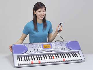 News：速報：カシオの“光るキーボード”，曲データを携帯でダウンロード