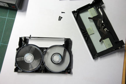 8ミリビデオテープを分解する | イケてる、モノ・コト