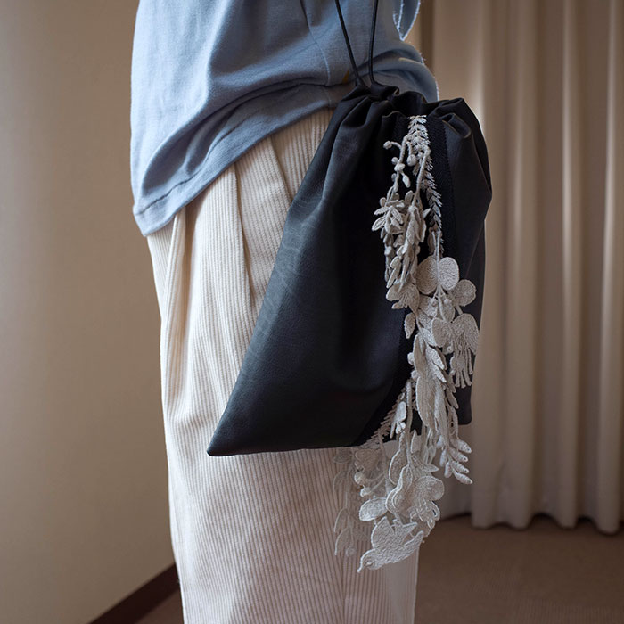 ミナペルホネンforest parade レザー巾着バッグ#black | Lin total