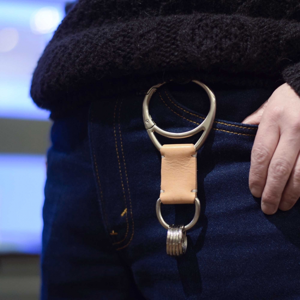 手に取らずにはいられない、Hender Scheme 新型のキーフック。 | 1989