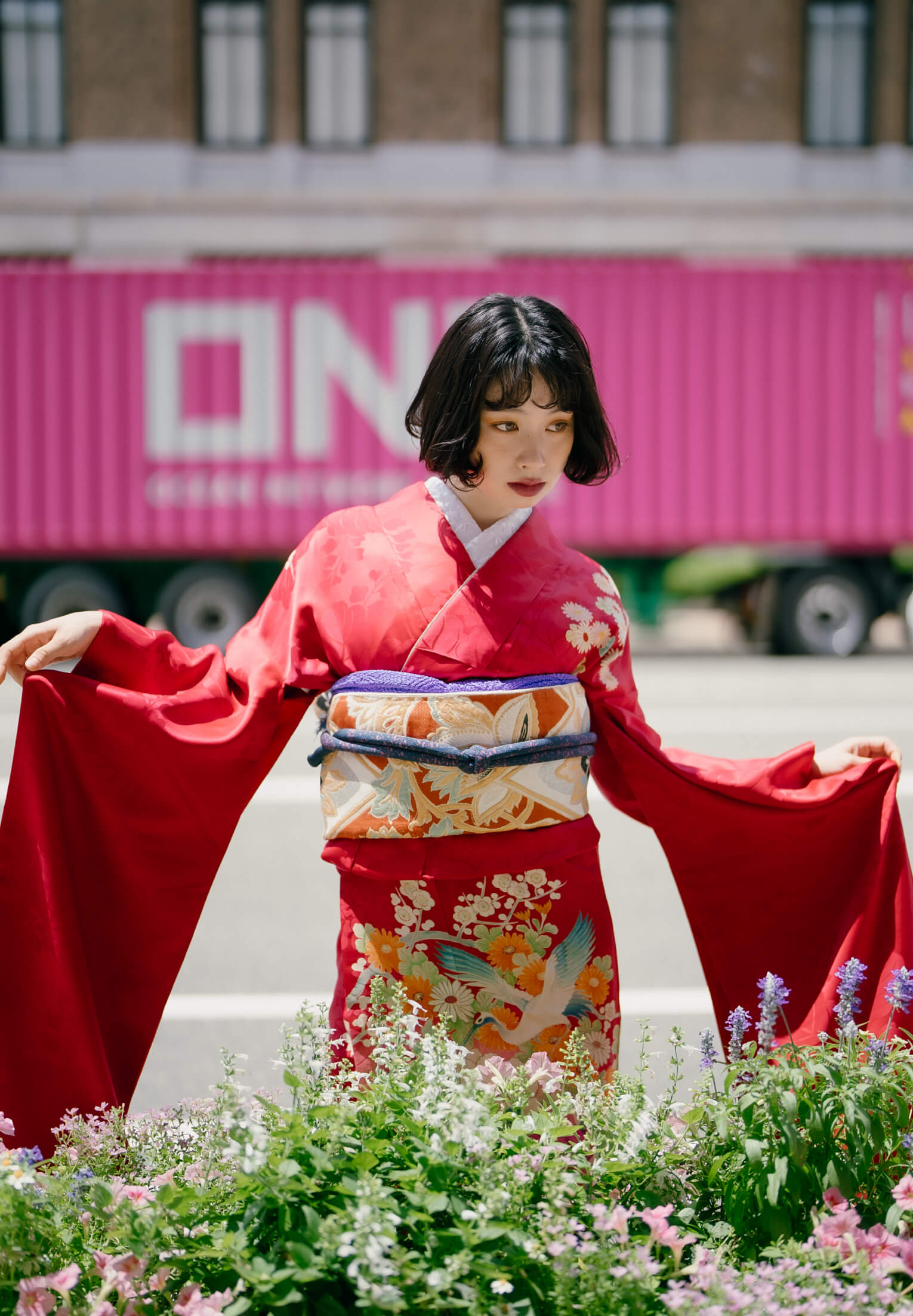 牡丹と鶴の門出｜成人式前撮り・振袖レンタルのイロドリキモノ