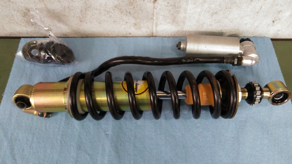 DT230 ランツアの純正リアショック オーバーホール | johnny's factory