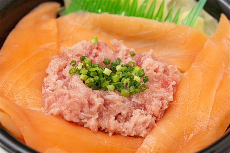 03 サーモンねぎとろ丼 – 海鮮丼 ゑびす