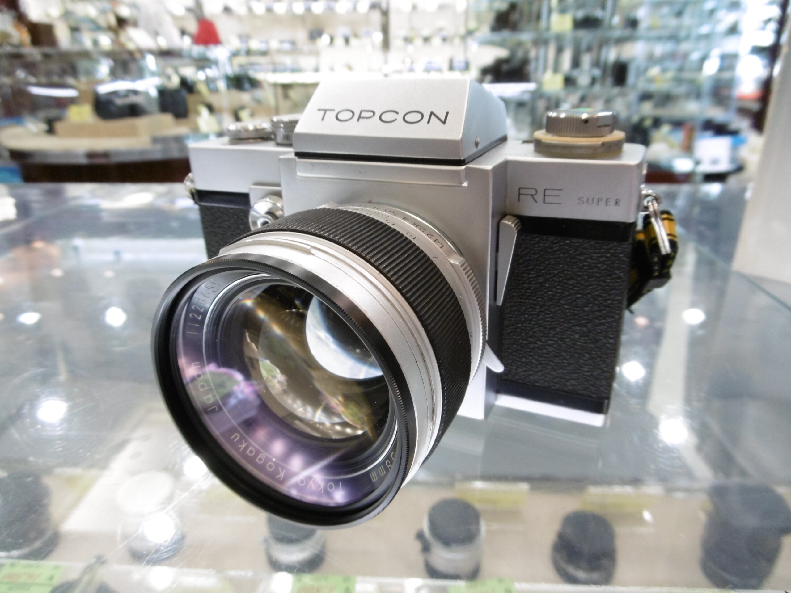 世界初のTTL測光一眼レフ「TOPCON RE-SUPER」