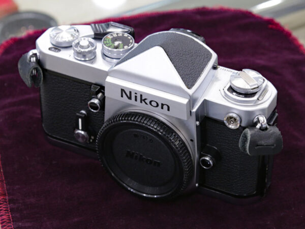 ここエモいポイント〜ニコンF2アイレベル編