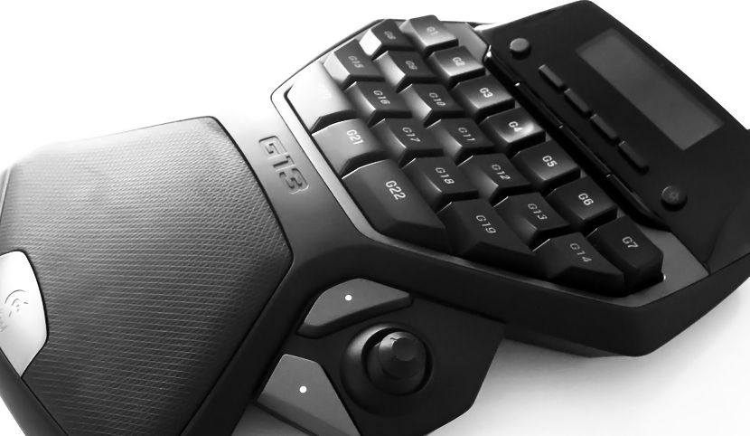 ゲーミングデバイス Logicool『G13 Advanced Gameboard』レビュー : お