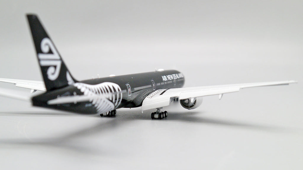 Air New Zealand Boeing 777-300ER Flaps Down ZK-OKQ All Blacks JC