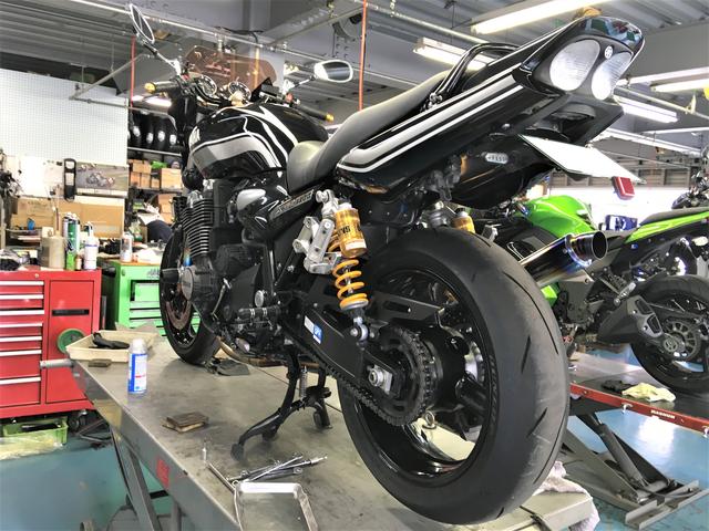 ヤマハ カスタム XJR1300 バックステップ取付 YAMAHA バイクプラザ