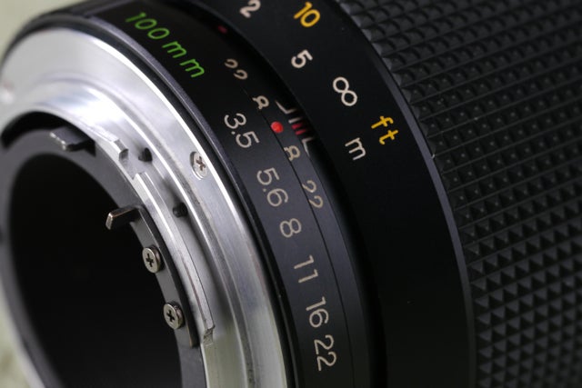 Yashica ML Macro 100mm/f3.5 | プラナーに映る影と光