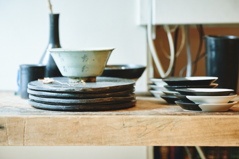 吉田直嗣さんの、「いま」の空気を纏ううつわ。｜Pen Online