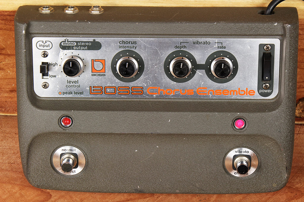 BOSS CE-1 CHORUS ENSEMBLE VIBRATO Vintage Stereo Guitar Effect