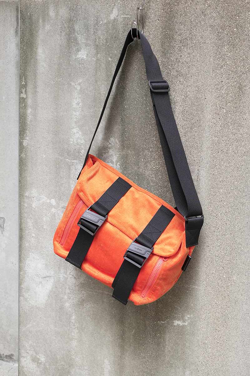 AMIACALVA | CORDUROY MESSENGER BAG(S) / ORANGE コーデュロイ