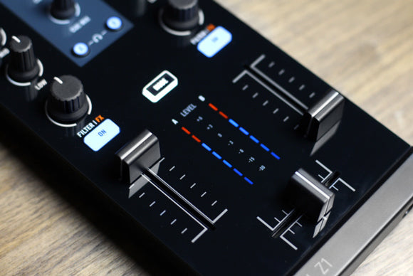 箱あり]TRAKTOR KONTROL Z1 DJミキサー 箱あり]TRAKTOR KONTROL Z1 DJ
