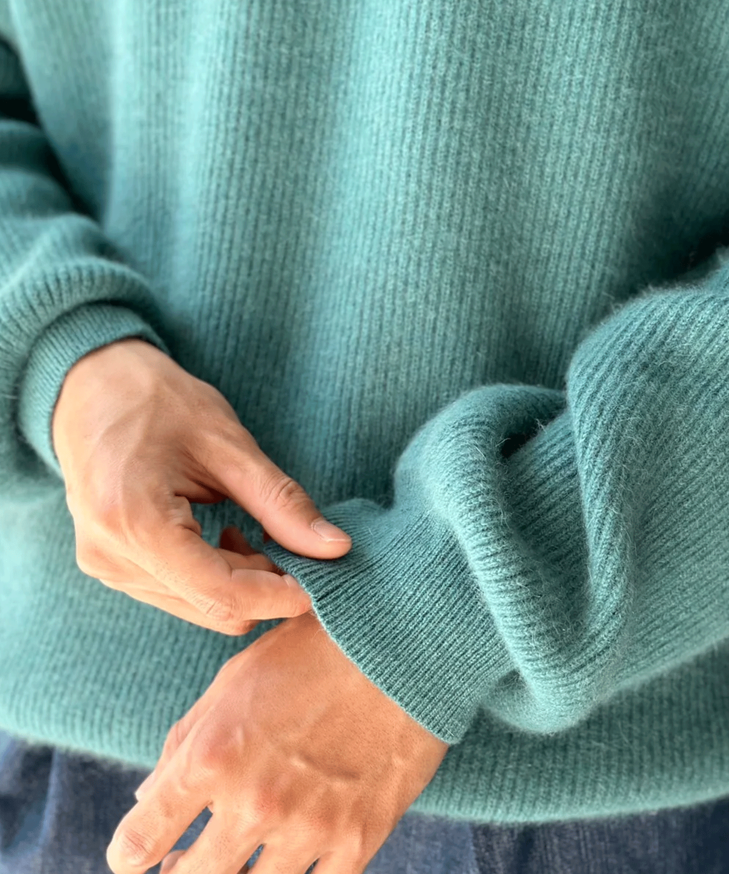 最高品質のカシミヤを使用したBATONERのニット。