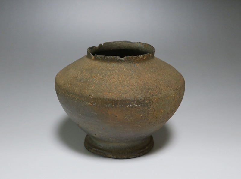 仙遊洞 新羅須恵器台壺