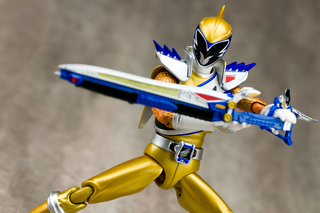 レビュー】 バンダイ 魂ウェブ商店 S.H.Figuarts キョウリュウゴールド