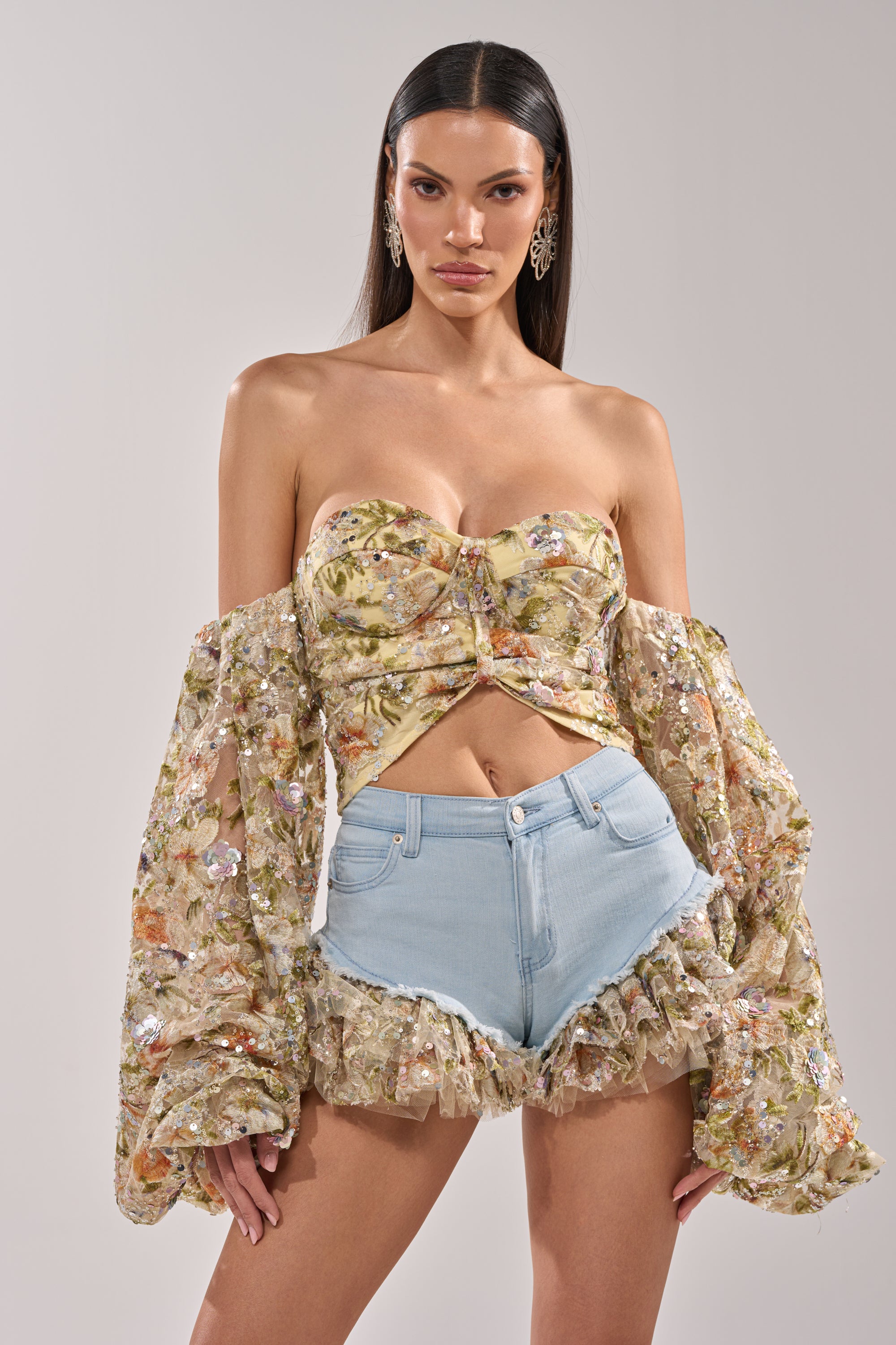 QUEEN OF IT ALL FLORAL BLOUSE – AKIRA