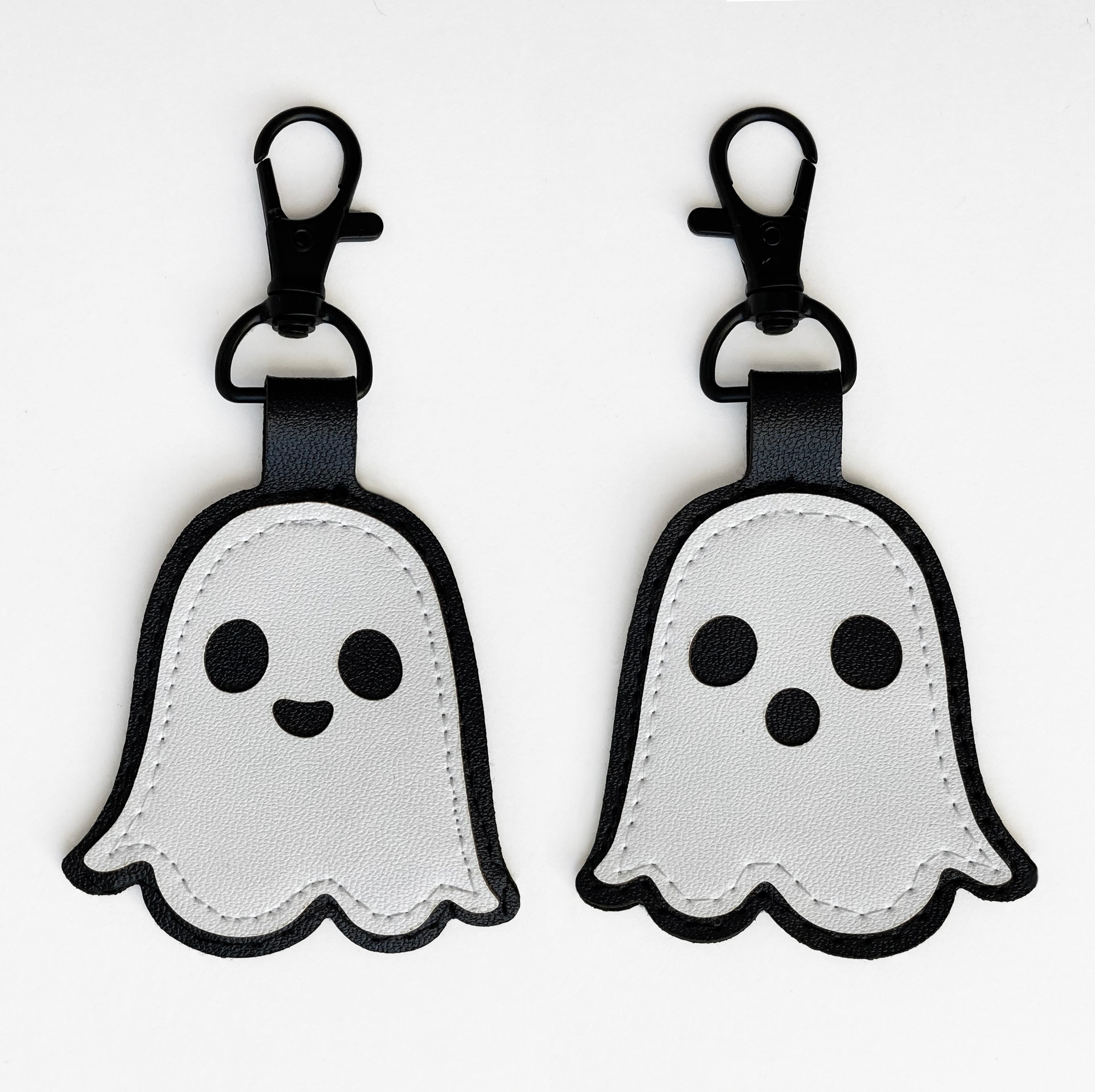 Ghost Keychain double-sided – thesketchypumpkin